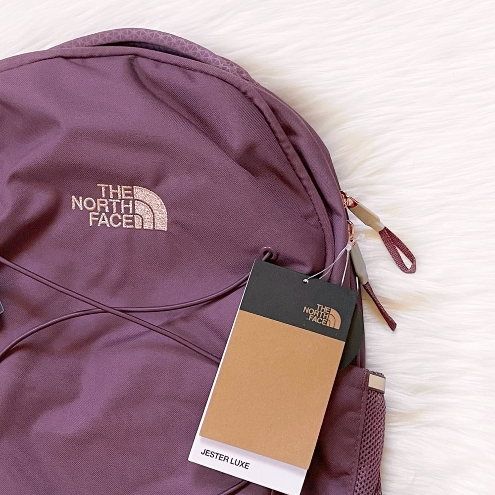 The North Face Women’s Jester Luxe 27 Liter Backpack In Midnight Mauve - Picture 3 of 7